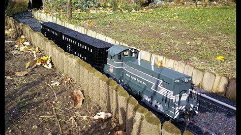 QSI Titan DCC sound in USA Trains G scale NW2 diesel locomotive - YouTube