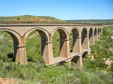 Monumento Natural Laguna del Arquillo por la Vía Verde de la Sierra de ...