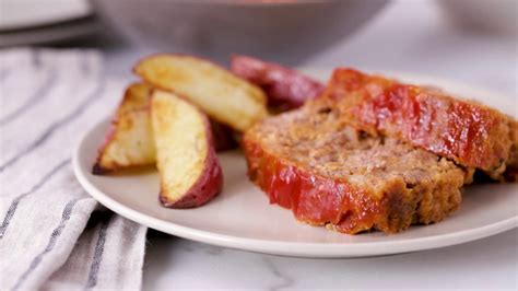 Home-Style Meatloaf | Betty Crocker Recipe - YouTube