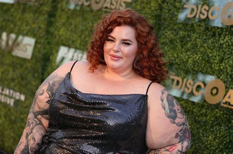 Tess Holliday urges fans to stay away from plastic surgery