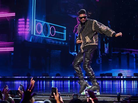 Usher’s spectacle fills the bill at The Colosseum | Las Vegas Review ...