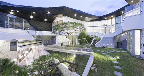 This Epic South Korean Mansion Blends Modern Lines with Traditional Accents | Sharp Magazine