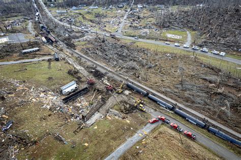 News Photos: Train derailed by tornado in Kentucky - Trains