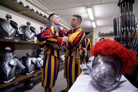 Swiss Guard recruits prep for annual swearing-in ceremony at the Vatican | New York Post