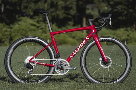 S-Works Tarmac SL8 カラー：グロスレッドスカイ/ファイアリーレッドストラータ/サテンホワイト｜Specialized ...