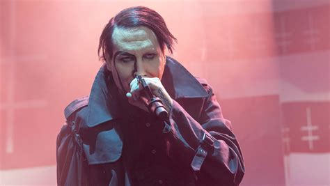 Marilyn Manson Collapses While Performing | iHeart