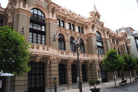 File:Avilés, Teatro Palacio Valdés.JPG - Wikimedia Commons