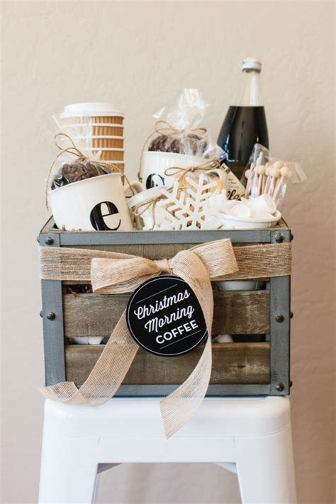 16 Incredible DIY Basket Gift Ideas | Coffee lover gifts basket, Coffee ...