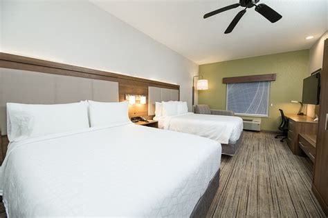 HOLIDAY INN EXPRESS & SUITES CLINTON, AN IHG HOTEL - Prices & Reviews (MS)