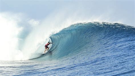 Gabriel Medina Opens with Perfect 10 | World Surf League