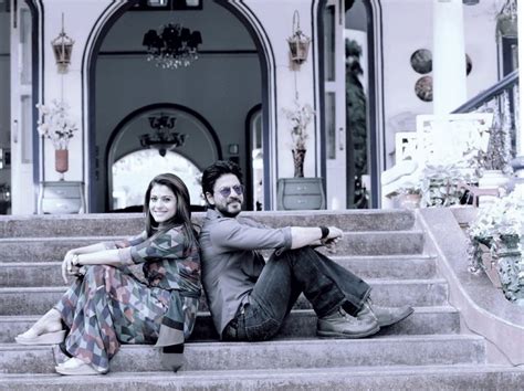 Shahrukh Khan, Kajol - Dilwale Movie Still