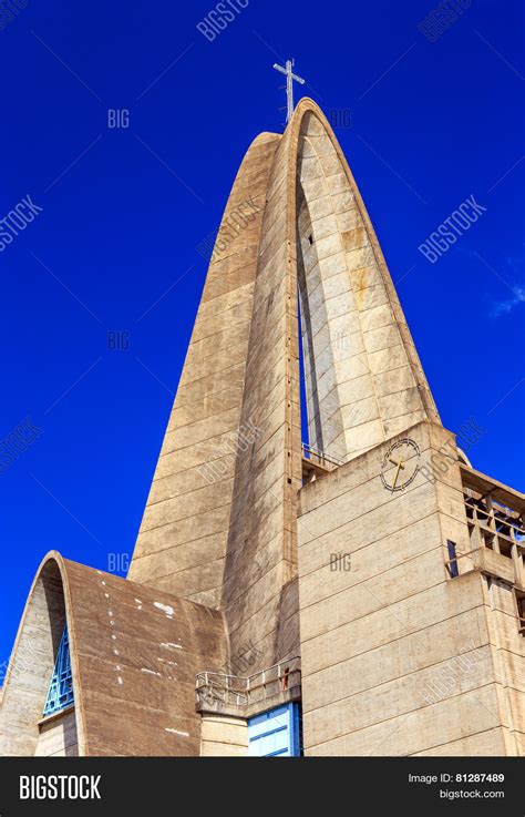 Basilica La Altagracia Image & Photo (Free Trial) | Bigstock