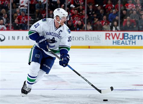 Canucks Rewind: Henrik Sedin becomes the first Canuck to hit 1000 points