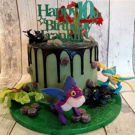 How to train your dragon drip cake | Holiday decor, Christmas ornaments, How to train your dragon