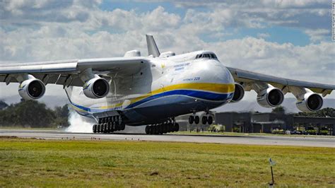 Antonov AN-225: Wird das größte Verkehrsflugzeug der Welt wieder ...