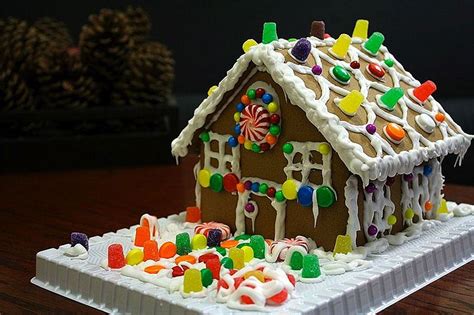 40+ Spectacular Gingerbread Houses | Art & Home