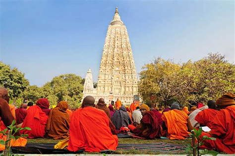 Mahabodhi Temple Complex at Bodh Gaya India | The World Travel