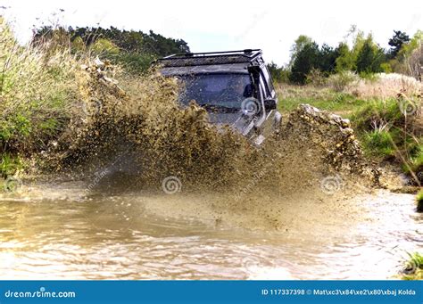 Jeep Cherokee Mudding Off Road Editorial Stock Photo - Image of cherokee, small: 117337398