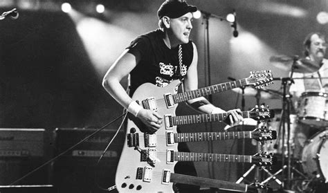 Rick Nielsen Reveals the Story Behind His 1981 Hamer Five-Neck ...