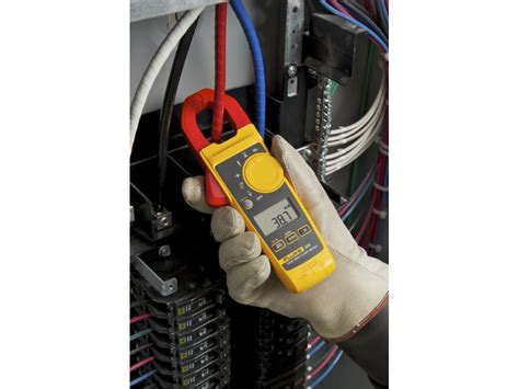 Fluke 325 Clamp Meters - Type: Standard Style, True RMS: Yes | TechEdu