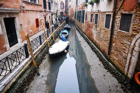 Venice Canals Running Dry Due to Lack of Rain and Low Tide - EcoWatch