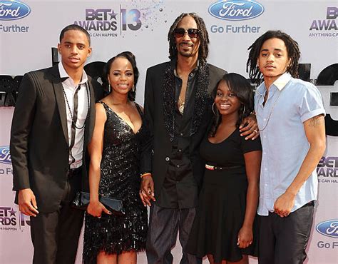 Meet Rap's true legend, Snoop Dogg and His Family: Siblings, Wife, Kids