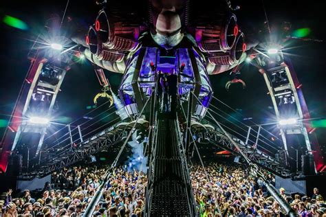 25 photos that prove Arcadia is the most intense festival stage ever ...