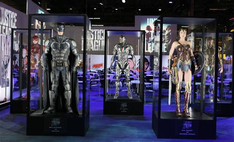 See the JUSTICE LEAGUE Costumes on Display at the 2017 Licensing Expo