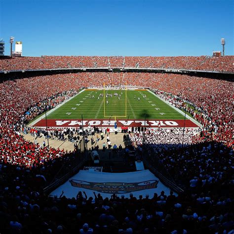 Legends of Texas-Oklahoma game offer advice to Charlie Strong