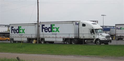 FTR touts benefits of 33-foot double trailers - FreightWaves