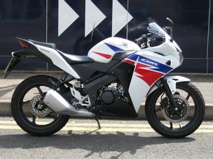 Honda CBR125R Review | Honda Bike Reviews | Devitt