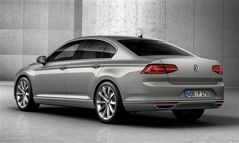 2015 Volkswagen Passat Debuts Fresh European-Model-Only Redesign