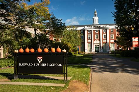 Harvard Business School công bố Hạn Nộp Đơn và Đề Bài Luận MBA 2021-2022