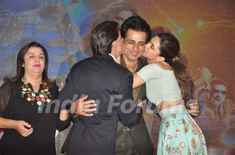 Shahrukh Khan and Deepika kiss Sonu Sood at the Song Launch of Happy New Year Photo