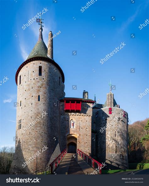 Castell Coch Fairy Tale Castle Tongwynlais Stock Photo 2116432076 ...