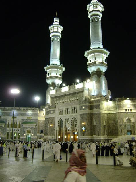 MORE MOSQUE IN MECCA AT NIGHT | One of the main entrances to… | Flickr