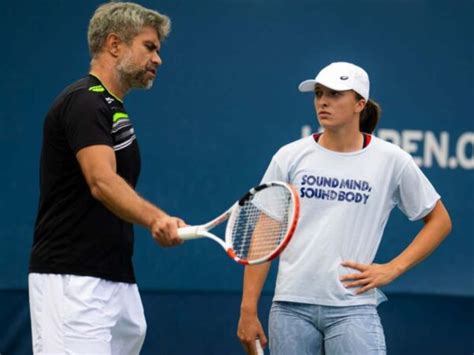 Iga Swiatek's coach Tomasz Wiktorowski named 2023 WTA Coach of the Year after another successful ...