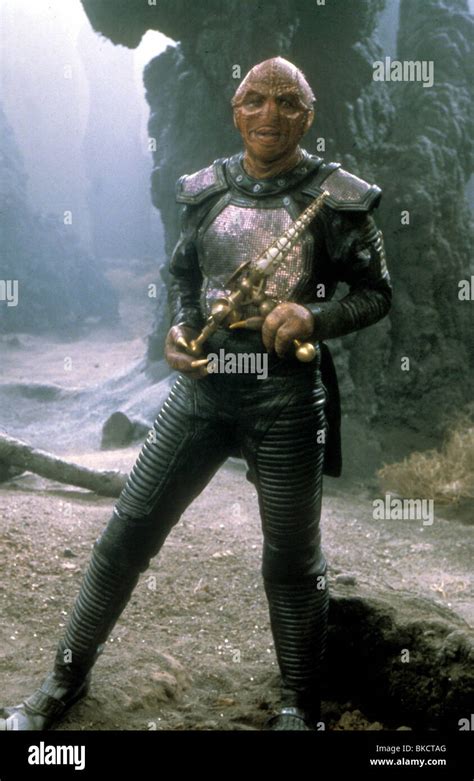 ENEMY MINE (1985) LOUIS GOSSETT JR ENM 010 Stock Photo - Alamy