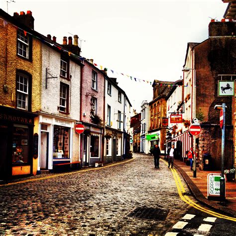 Street in Ulverston http://www.lifeinnortherntowns.com/2013/12 ...