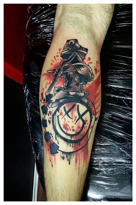 Tatuagem no meio das costas, Tatuagem, Tatuagem masculina