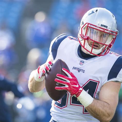 Rex Burkhead Avoids Major Knee Injury; Expected to Return for Playoffs ...