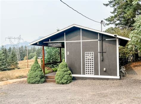 Maple Leaf Cottage with Scenic Views at Maple Way Cabins - Cabin in ...