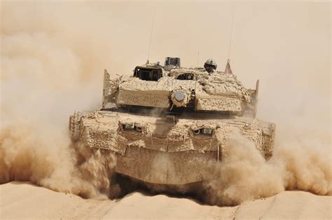 Leopard 2 tank with desert camo looks very menacing : r/TankPorn