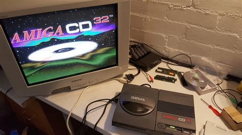 Amiga CD32 Repairs, faulty capacitors, CD-Rom replacement