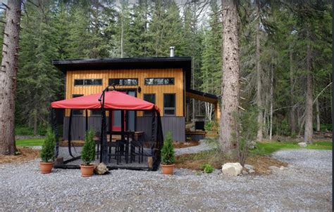 15 Epic Golden BC Cabins to Cozy Up In!