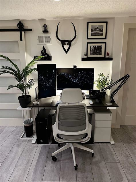 The Ultimate White and Black PC Setup Guide: Achieve a Sleek and Modern Aesthetic Today!