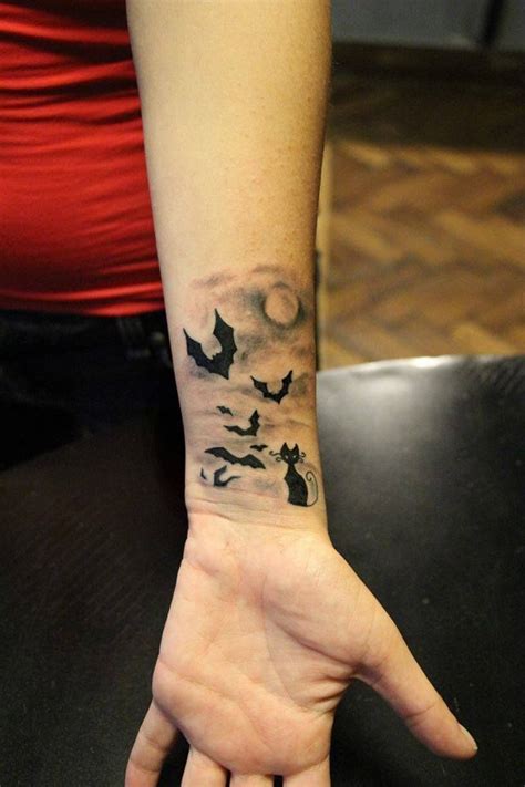 bats hand tattoo - Google Search | Spooky tattoos, Bat tattoo, Bats tattoo design