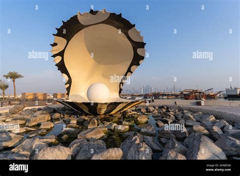 Pearl monument in Doha corniche, Qatar Stock Photo - Alamy