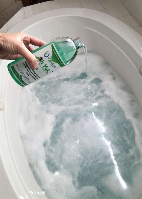 13 Simple Bathtub Cleaning Tips for Totally Gunky Tubs