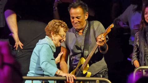 Bruce Springsteen's 90-year-old mother shows off dance moves at New York concert - ABC News